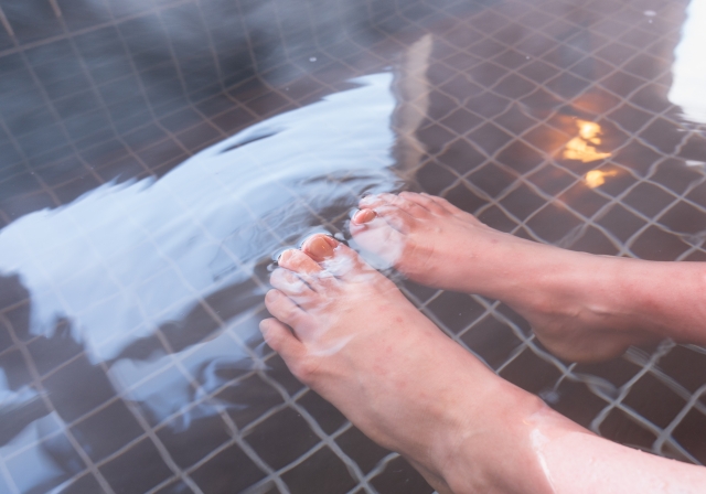 疫情如此嚴峻，使用怡心牌小廚寶泡腳最好，熱水即開即來!
